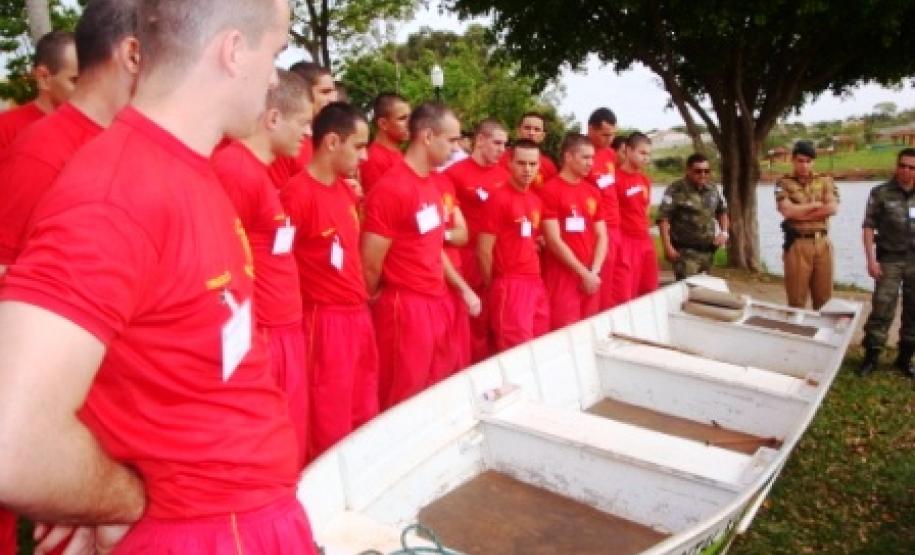 Militares participam de curso para tripulantes
