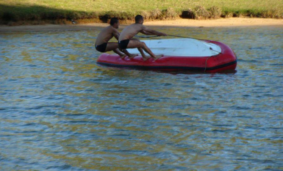 Bombeiros participam de instrução para salvamento aquático