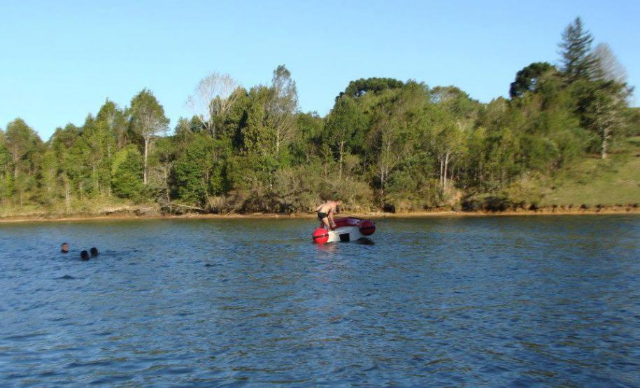 Bombeiros participam de instrução para salvamento aquático