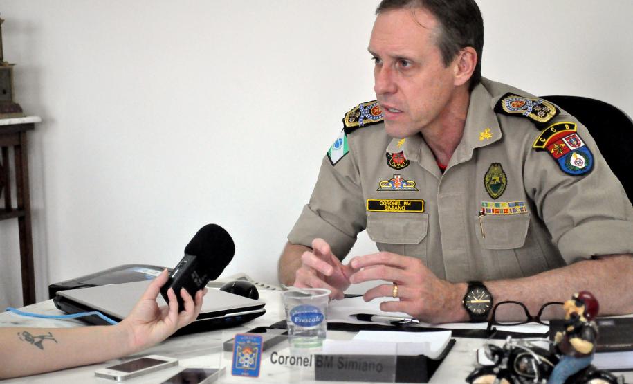 Entrevista com o comandante do Corpo de Bombeiros, coronel Simiano, sobre o aplicativo Bombeiros Paraná, que conta com dicas e alertas para os veranistas.Curitiba, 23/12/2016Foto: Corpo de Bombeiros