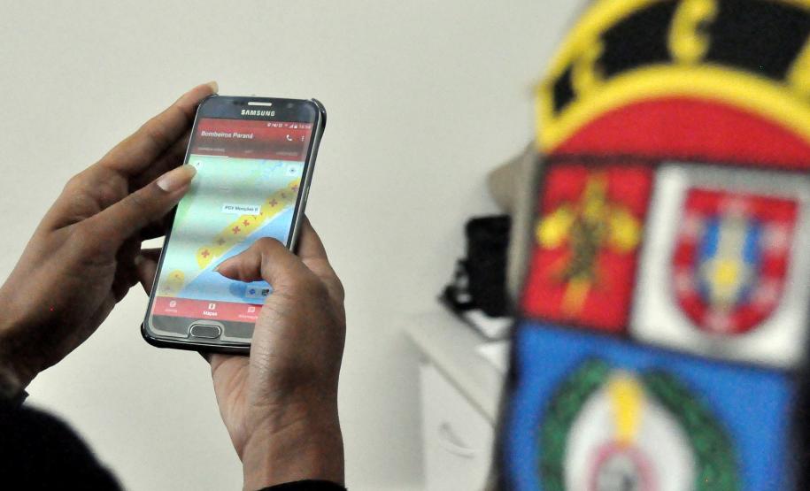 Entrevista com o comandante do Corpo de Bombeiros, coronel Simiano, sobre o aplicativo Bombeiros Paraná, que conta com dicas e alertas para os veranistas.Curitiba, 23/12/2016Foto: Corpo de Bombeiros