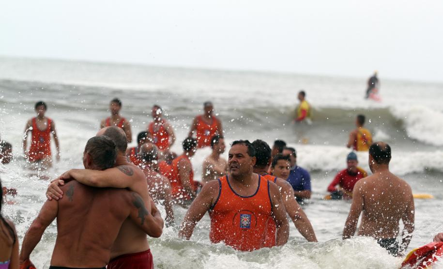 07-01-2017 Travessia Anual dos Bombeiros Veteranos em Guaratuba.