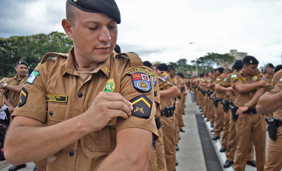 Após formatura de 2.800 soldados, Richa anuncia contratação de mais 200