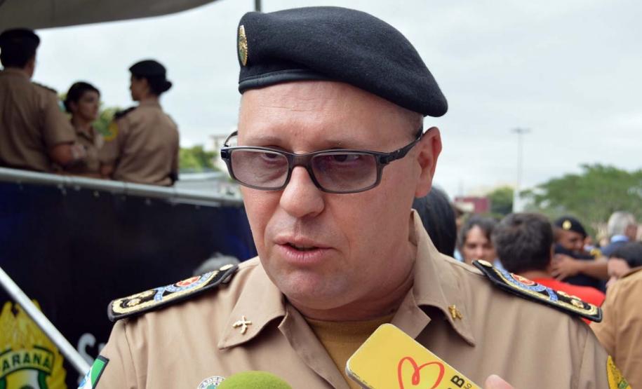 Após formatura de 2.800 soldados, Richa anuncia contratação de mais 200