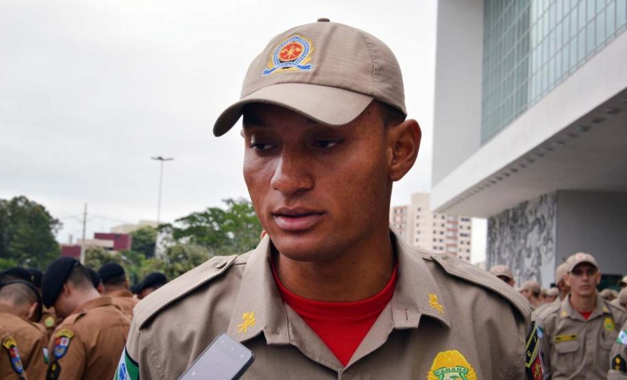 Após formatura de 2.800 soldados, Richa anuncia contratação de mais 200