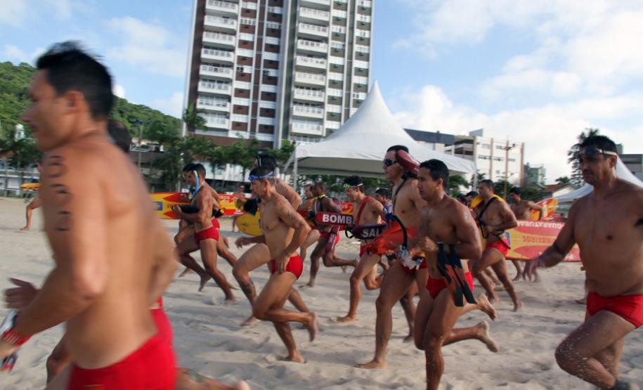 Guarda-vidas se reúnem para a 20ª edição do Troféu Elite do Corpo de Bombeiros no Litoral do estado