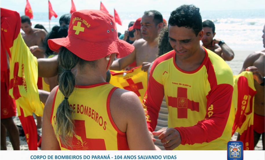30 novos guarda-vidas do Corpo de Bombeiros se formam durante evento em Matinhos (PR), Litoral do estado