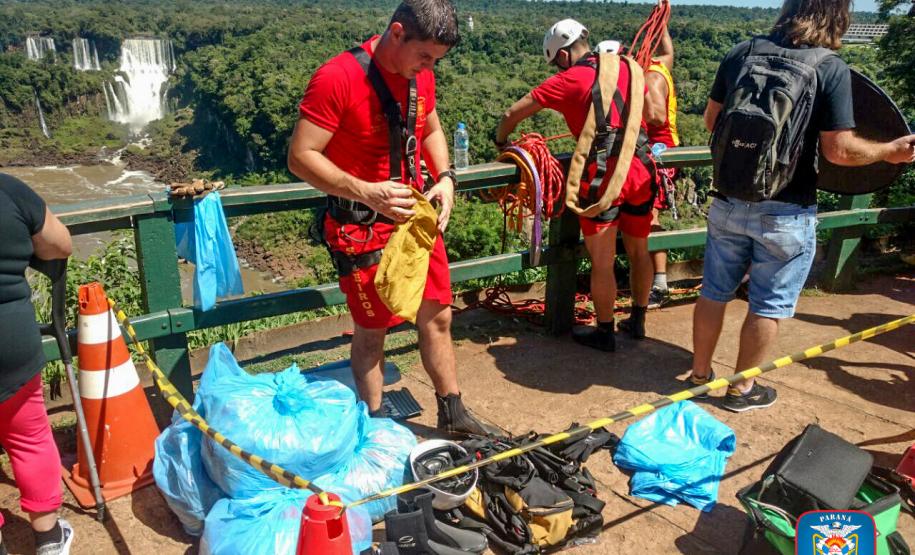 Limpeza do Rio Iguaçu em comemoração ao dia internacional da água