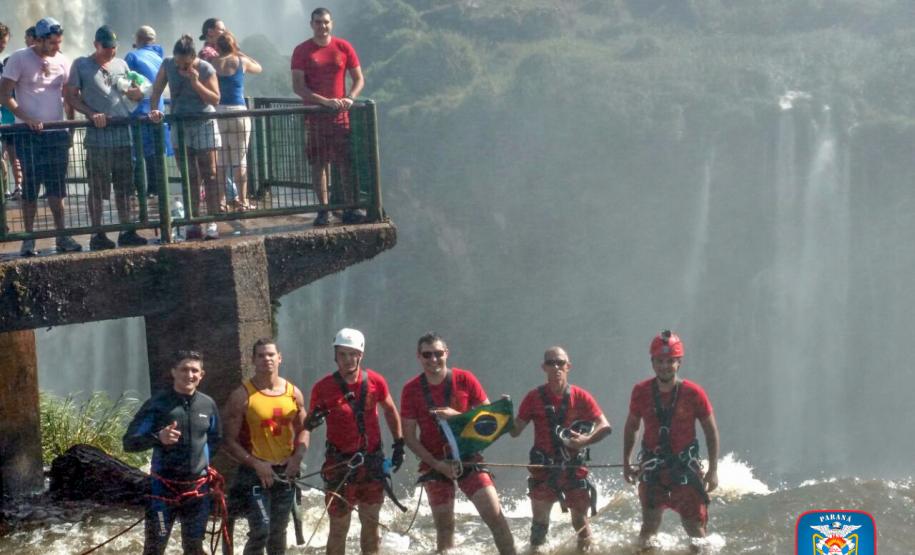 Limpeza do Rio Iguaçu em comemoração ao dia internacional da água