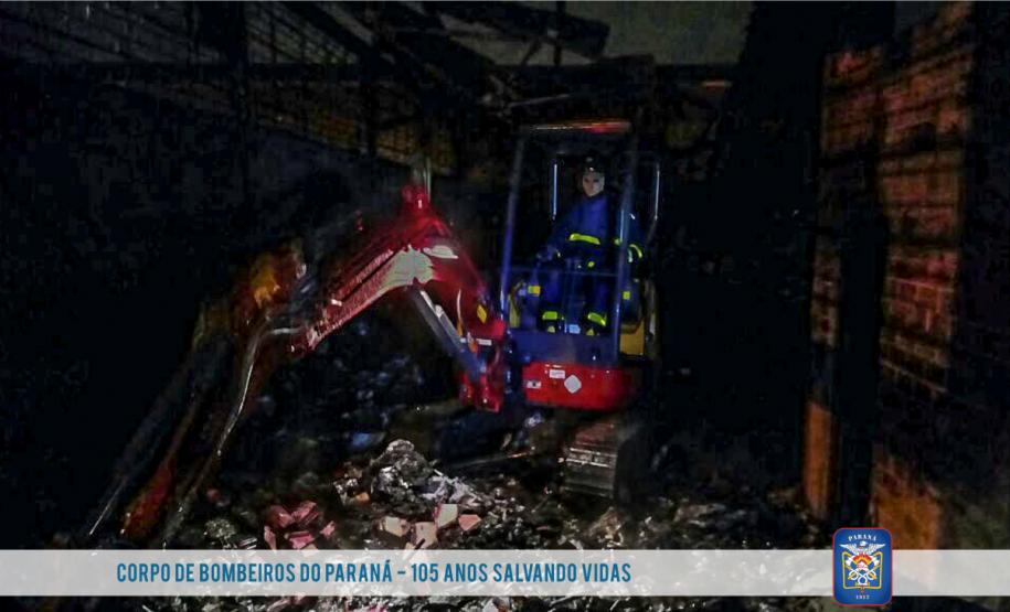 Corpo de Bombeiros operacionaliza pela primeira vez a mini retroescavadeira