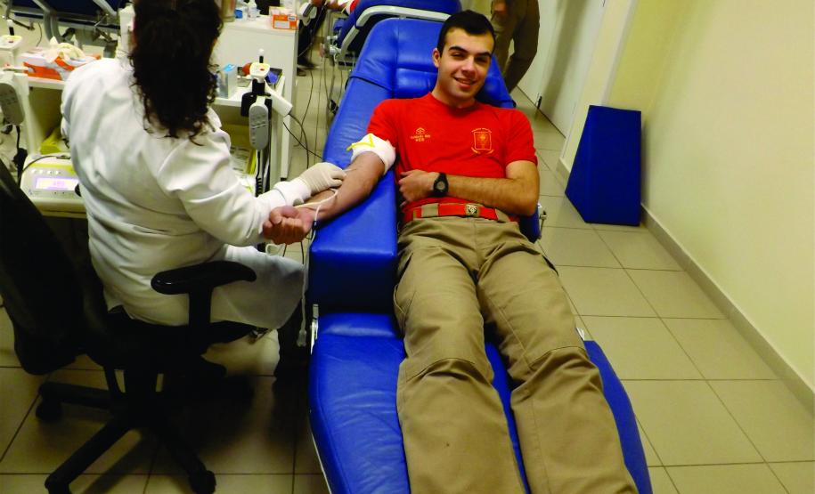 Bombeiros do 1º Grupamento de Bombeiros realizam doação de sangue
