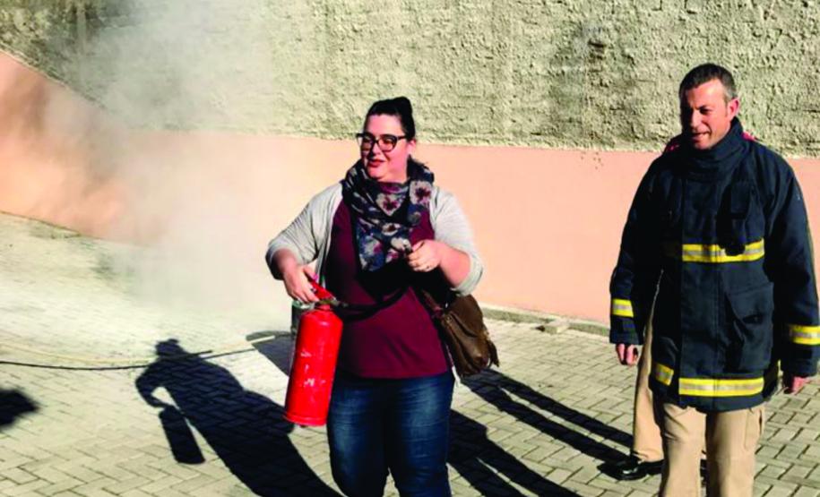 Bombeiros realizam atividades no Programa Estadual de Brigada Escolar, Defesa Civil na Escola