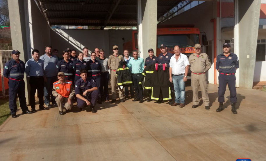 Entrega de materiais em São Jorge D’Oeste