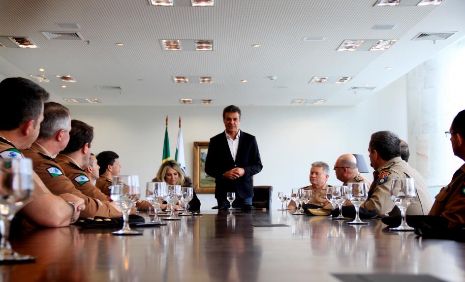 Governador Beto Richa assina decreto de promoção