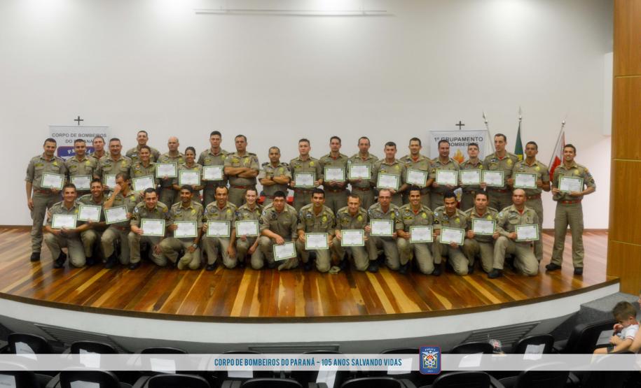 Bombeiros realizam Formatura de encerramento do Curso de Condutor de Veículo de Emergência
