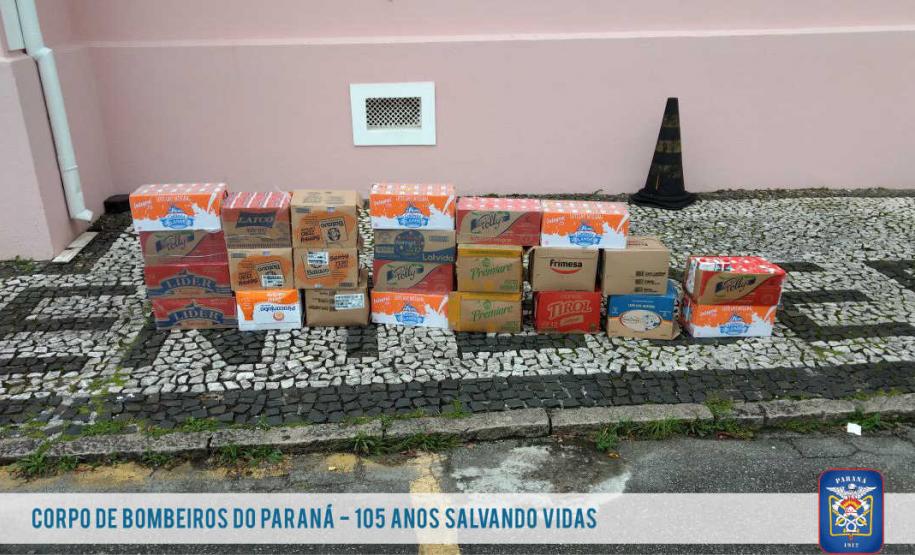 Corpo de Bombeiros entrega leite ao Asilo São Vicente