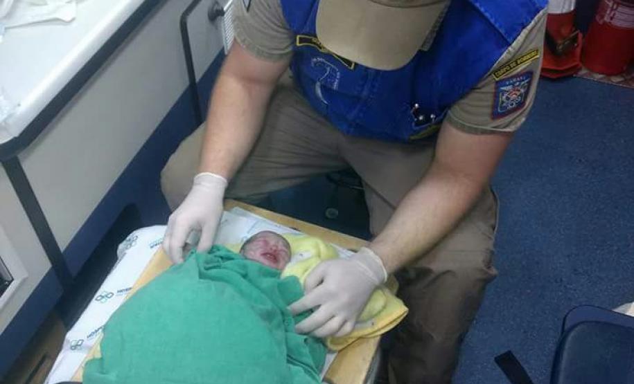 Bombeiros auxiliam em parto em Fazenda Rio Grande