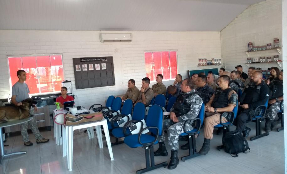 Bombeiros realizam encontro cinotécnico