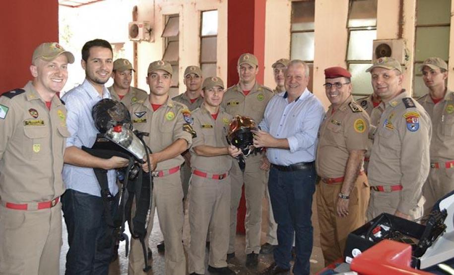 Entrega de viaturas, materiais e equipamentos em Dois Vizinhos, Capanema e Realeza