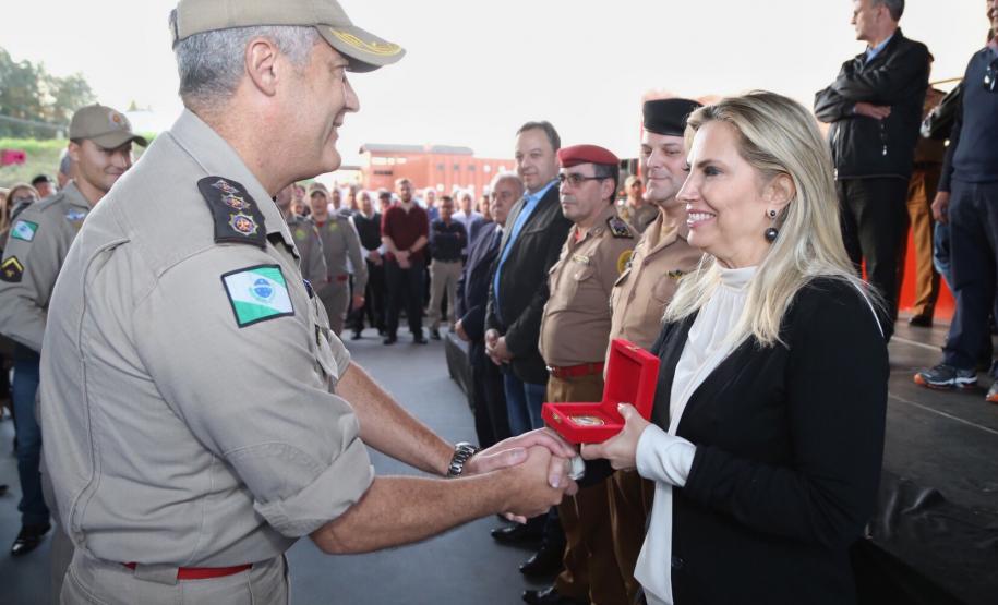 O município de Campina Grande do Sul, Região Metropolitana de Curitiba, conta agora com um grupamento do Corpo de Bombeiros. A governadora Cida Borghetti participou nesta quinta-feira (28) da solenidade oficial de inauguração do quartel. Campina Grande do Sul, 28/06/2018.Foto: José Fernando Ogura/ANPr
