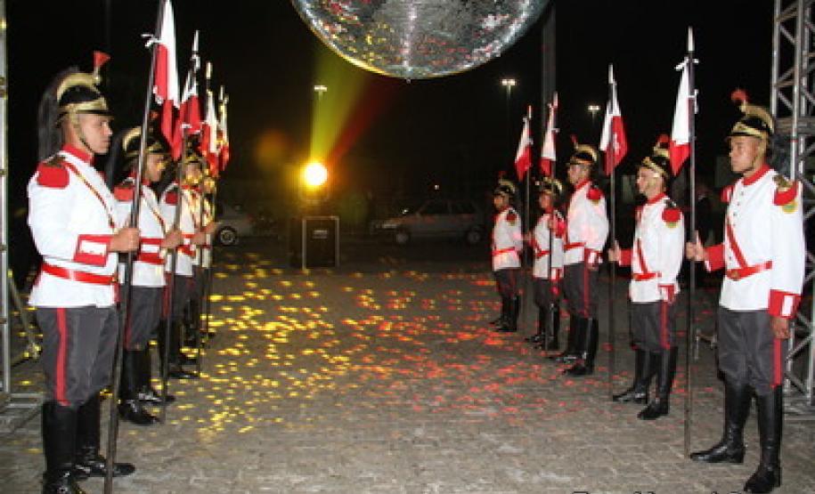 As fotos do baile de 100 anos da corporação estão disponíveis