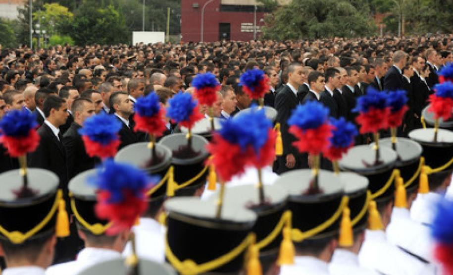 Governador Beto Richa e demais autoridades participam da solenidade de incorporação de 3148 novos soldados ao efetivo de segurança do estado.Curitiba, 17/05/2012Foto: Ricardo Almeida / ANPr