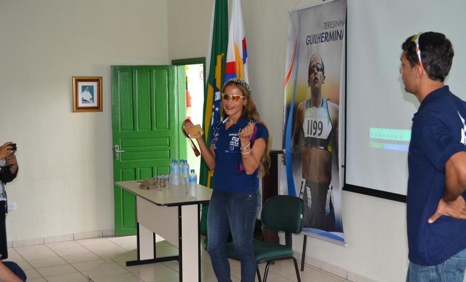 Atleta mais rápida do mundo, deficiente visual, ministra palestra para bombeiros