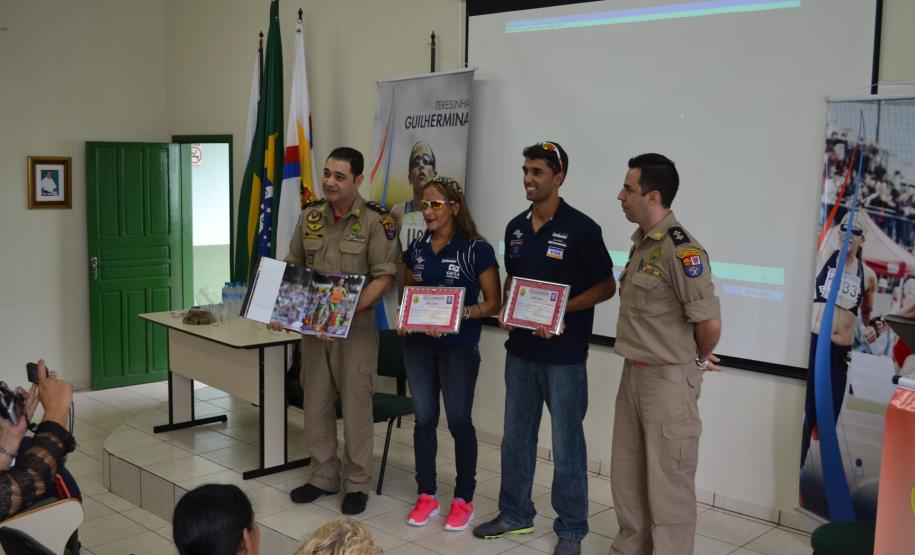 Atleta mais rápida do mundo, deficiente visual, ministra palestra para bombeiros