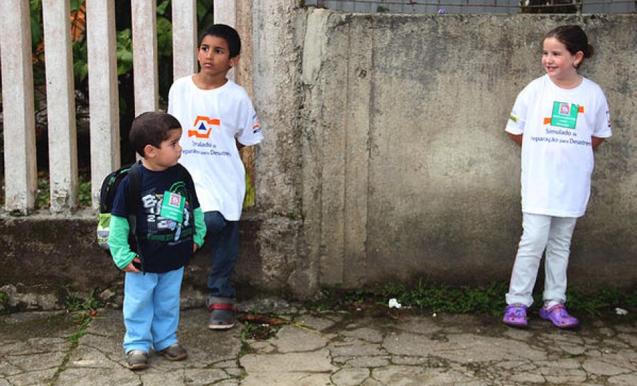 12.11.2011, Simulado de preparação para desastres, feito Pela Defesa Civil  e Corpo de Bombeiros  e outros orgãos.