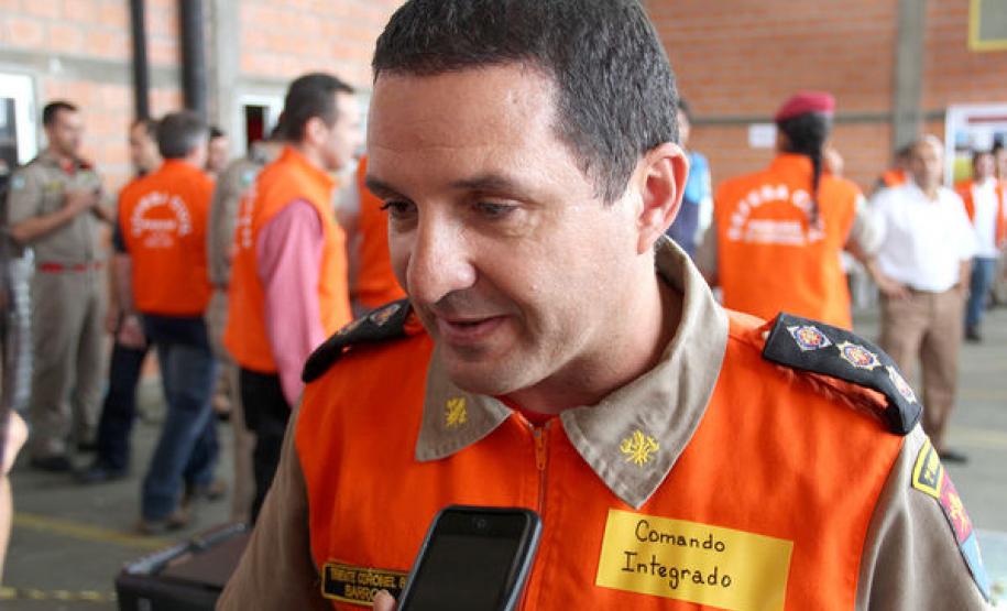 12.11.2011, Simulado de preparação para desastres, feito Pela Defesa Civil  e Corpo de Bombeiros  e outros orgãos. Comandante do 8 GB, Tenente Coronel Edemilson de Barros.