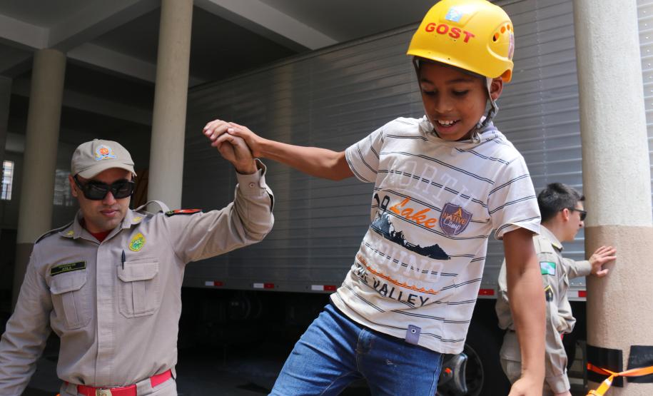 Bombeiros proporcionam Natal diferenciado para 150 crianças