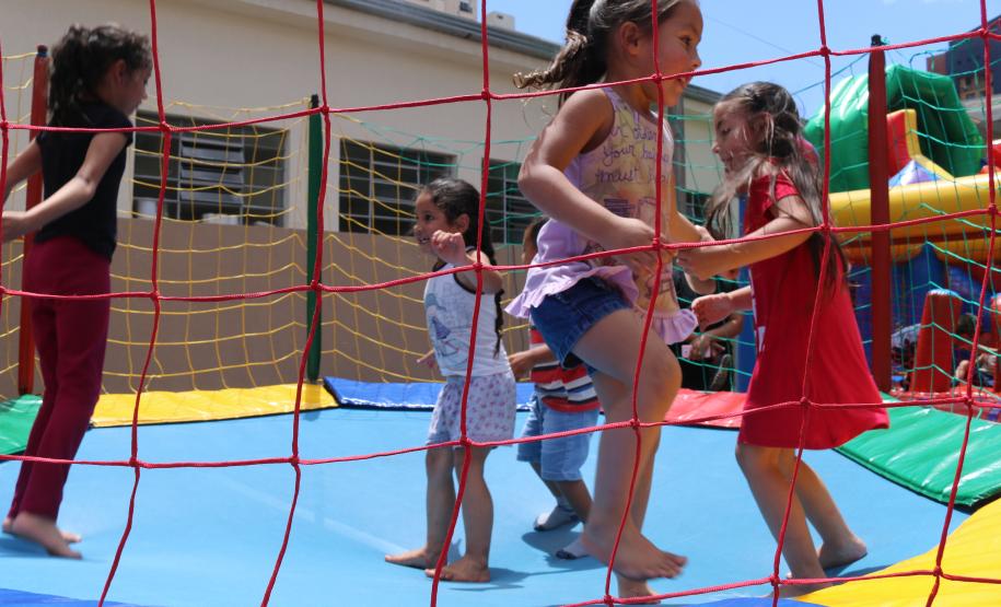 Bombeiros proporcionam Natal diferenciado para 150 crianças