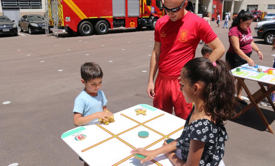 Bombeiros proporcionam Natal diferenciado para 150 crianças