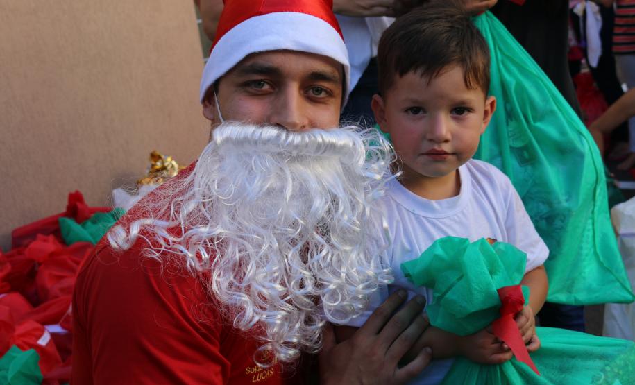 Bombeiros proporcionam Natal diferenciado para 150 crianças