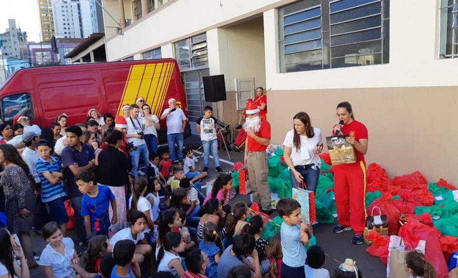 Bombeiros proporcionam Natal diferenciado para 150 crianças