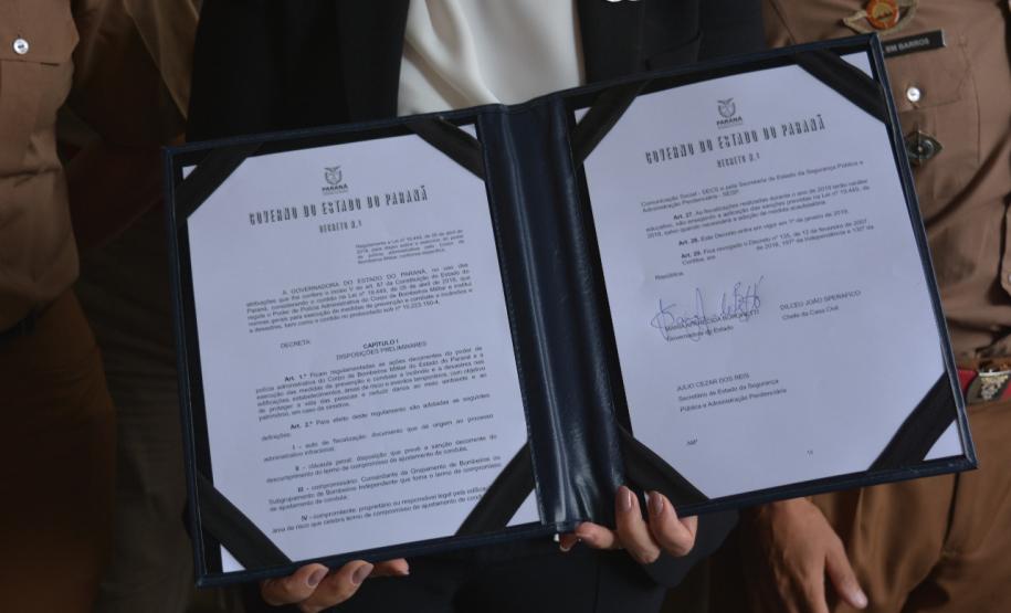 Na manhã de segunda-feira (03), a Governadora Cida Borghetti assinou o decreto que regulamenta a lei nº 19.449, de 5 de abril de 2018.