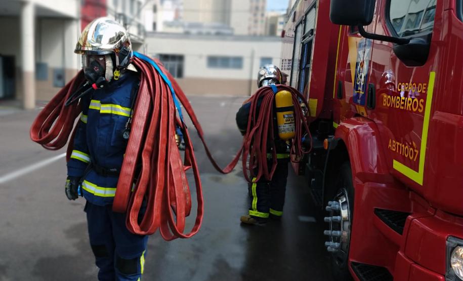 Bombeiros realização atualização em combate a incêndio