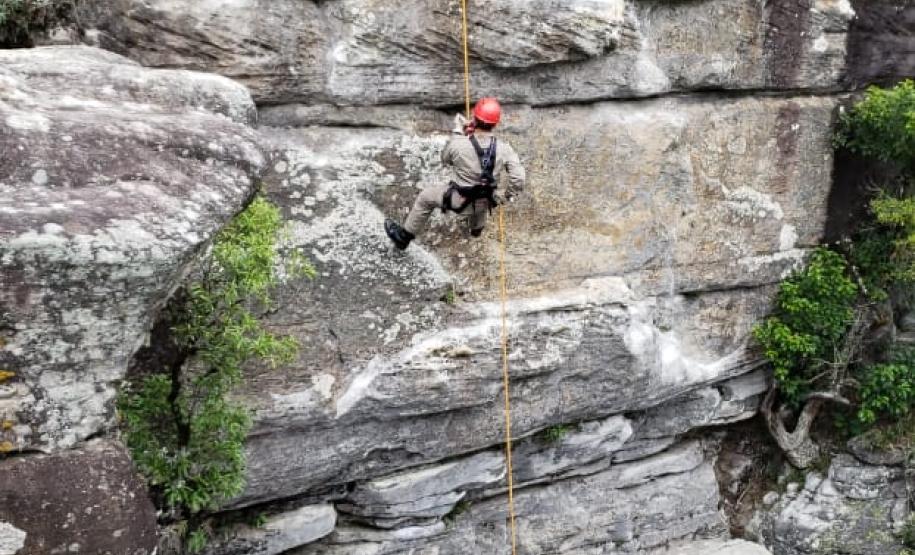 Bombeiros realizam Treinamento de Salvamento Vertical em São Luiz do Purunã