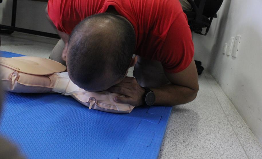 Bombeiros militares participam de instrução de atendimento pré-hospitalar