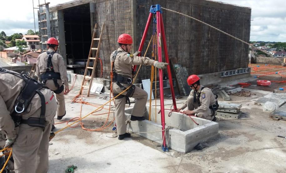 7GB SIMULADO DE ACIDENTE EM CONSTRUÇÃO CIVIL