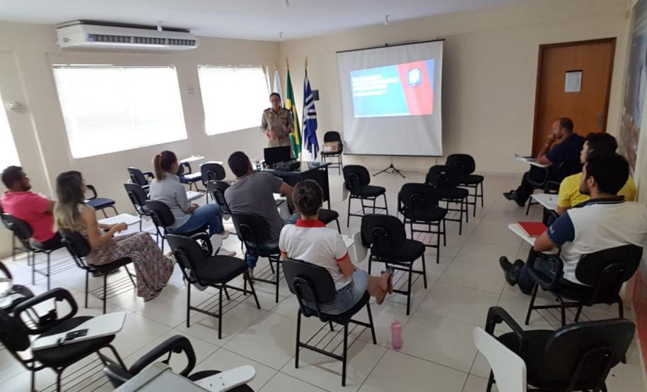 Corpo de Bombeiros de Jacarezinho realiza palestra com representantes das prefeituras