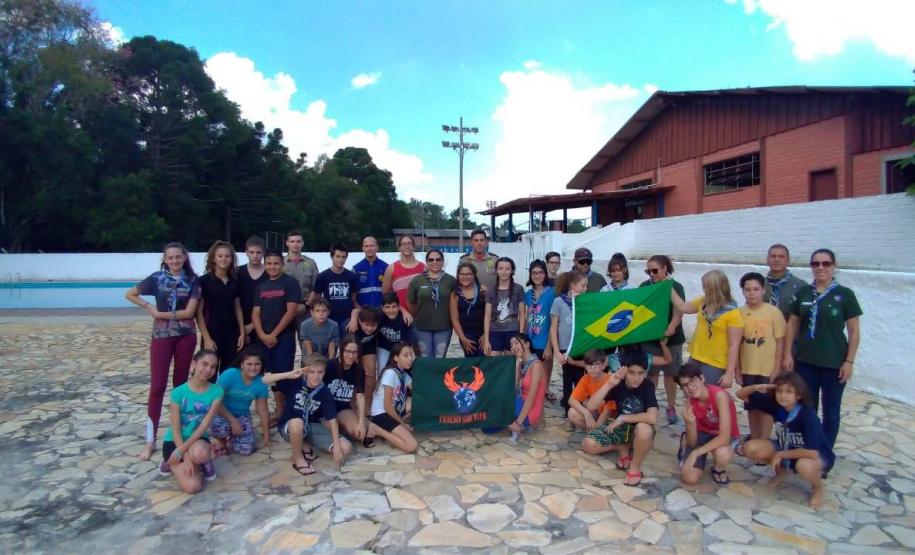 Bombeiros militares ministram instrução para escoteiros em Piraquara