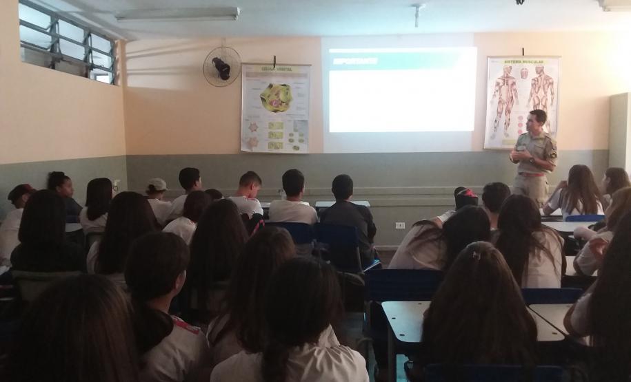 Em Apucarana, 11º Grupamento de Bombeiros realiza palestras sobre queimaduras.