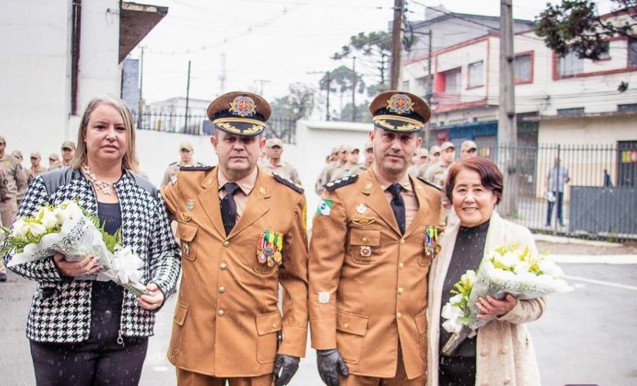 Mahor Schreiber acompanhado de sua esposa, Sra. Ingrid e Major Malacrida acompanhado de sua mãe, Sra. Elma.