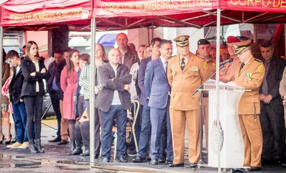 Major Schreiber faz o uso da palavra.