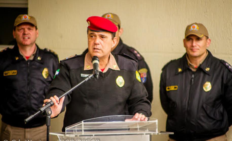 Comandante do Corpo de Bombeiros, Coronel Samuel Prestes, fazendo o uso da palavra.