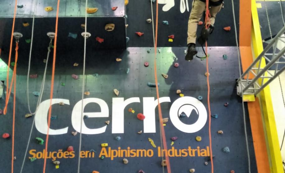 Instrução de Alpinismo Industrial, técnicas de acesso por cordas.