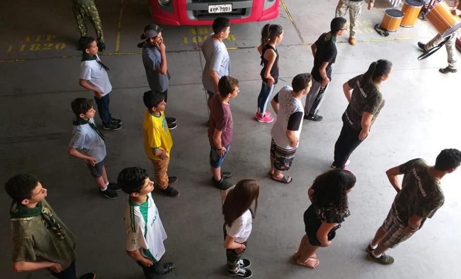 Bombeiro Mirim de Arapongas completa 16 anos de existência.