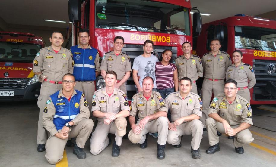 Sobrevivente soterramento visita quartel.