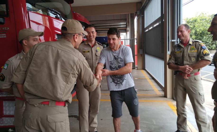 Sobrevivente soterramento visita quartel.